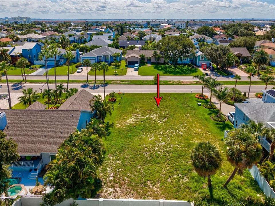 На продажу: $480,000 (0.18 acres)