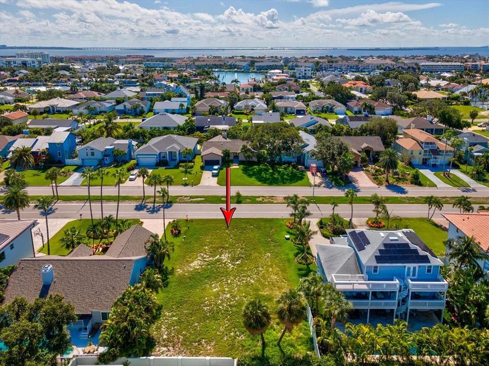 На продажу: $480,000 (0.18 acres)