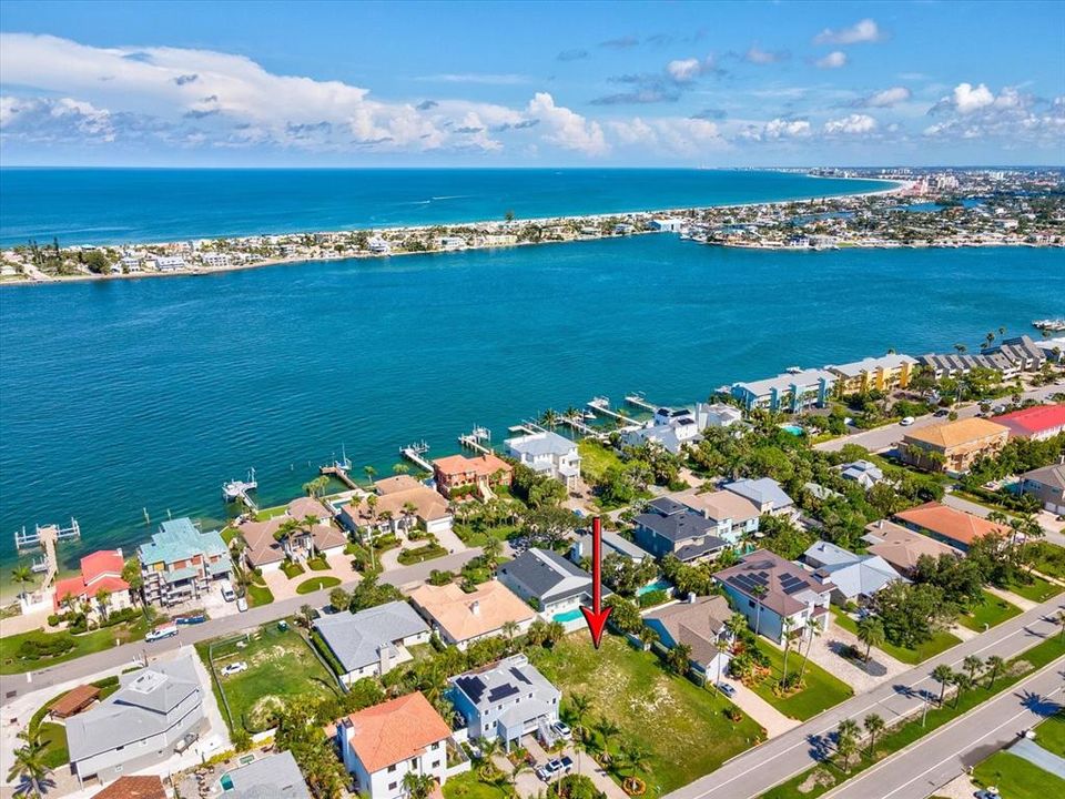 На продажу: $480,000 (0.18 acres)