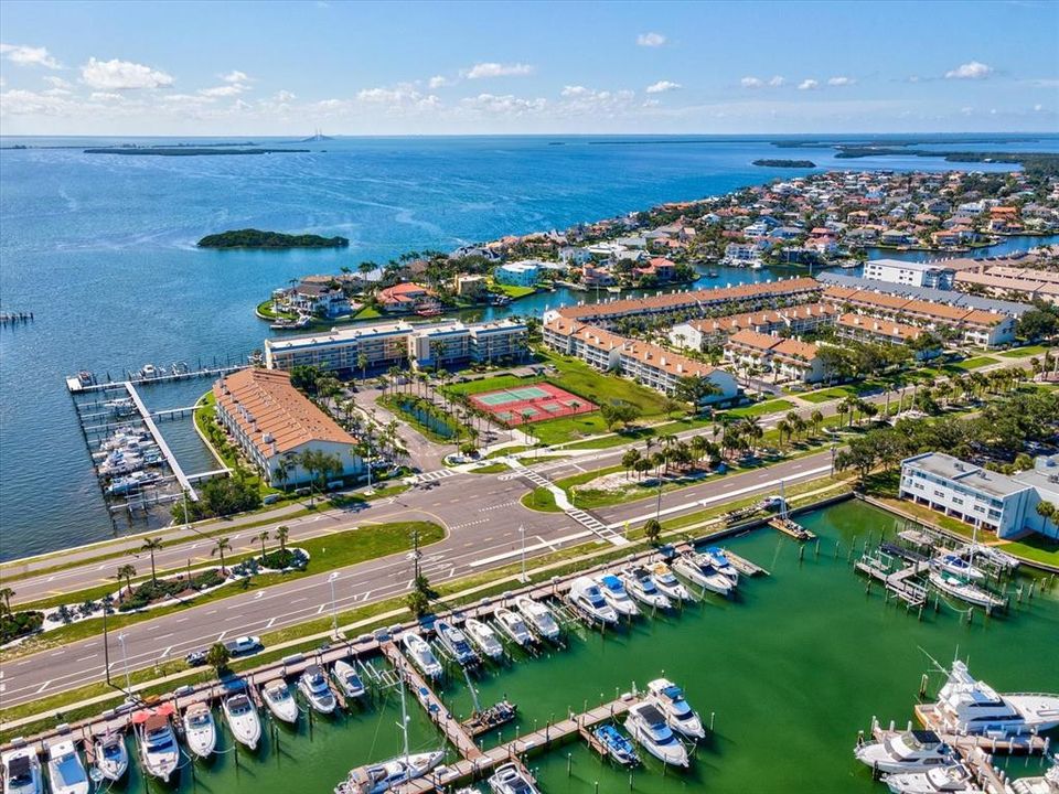 На продажу: $480,000 (0.18 acres)