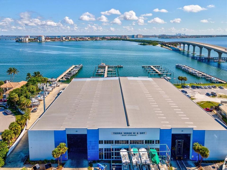 На продажу: $480,000 (0.18 acres)