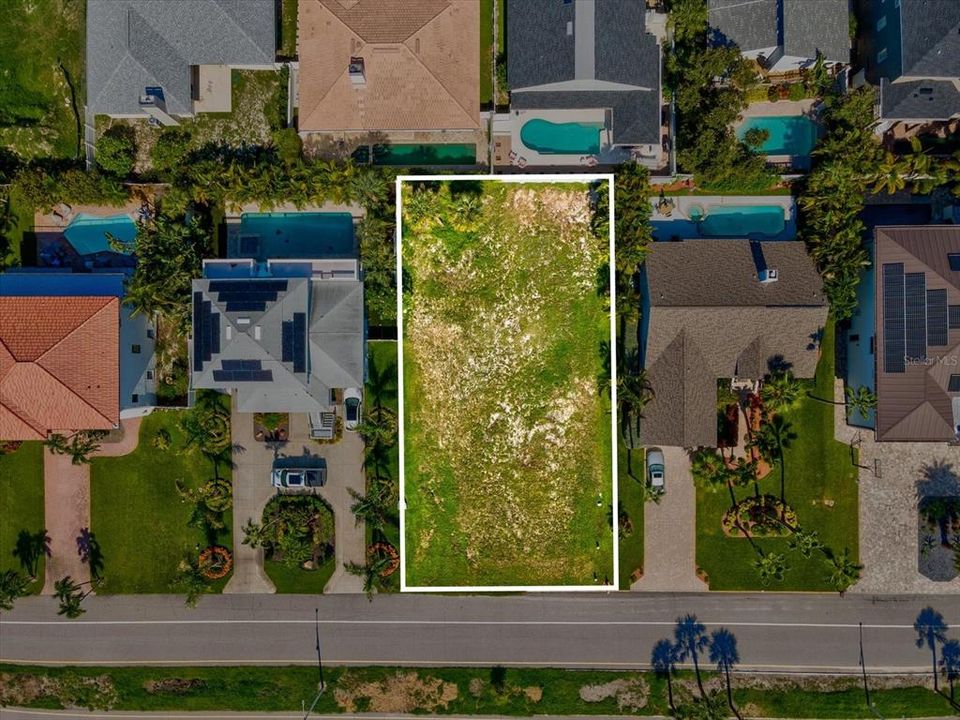 На продажу: $480,000 (0.18 acres)