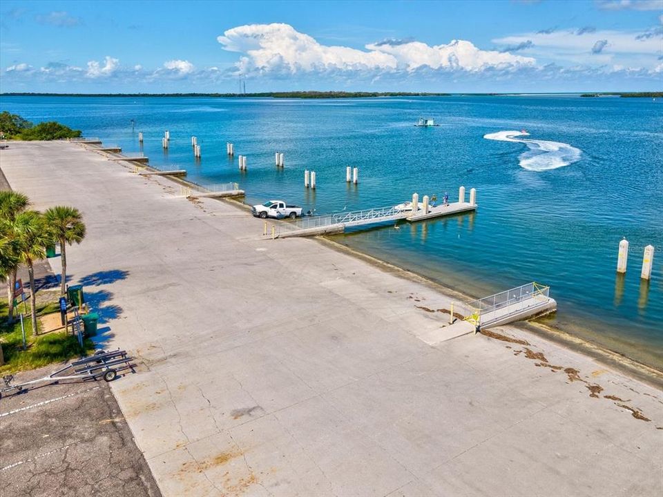 На продажу: $480,000 (0.18 acres)