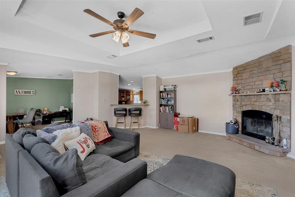 На продажу: $199,500 (3 спален, 2 ванн, 1984 Квадратных фут)