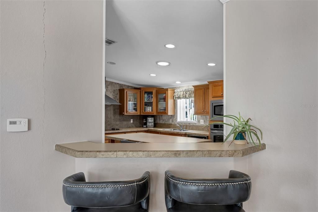 На продажу: $199,500 (3 спален, 2 ванн, 1984 Квадратных фут)