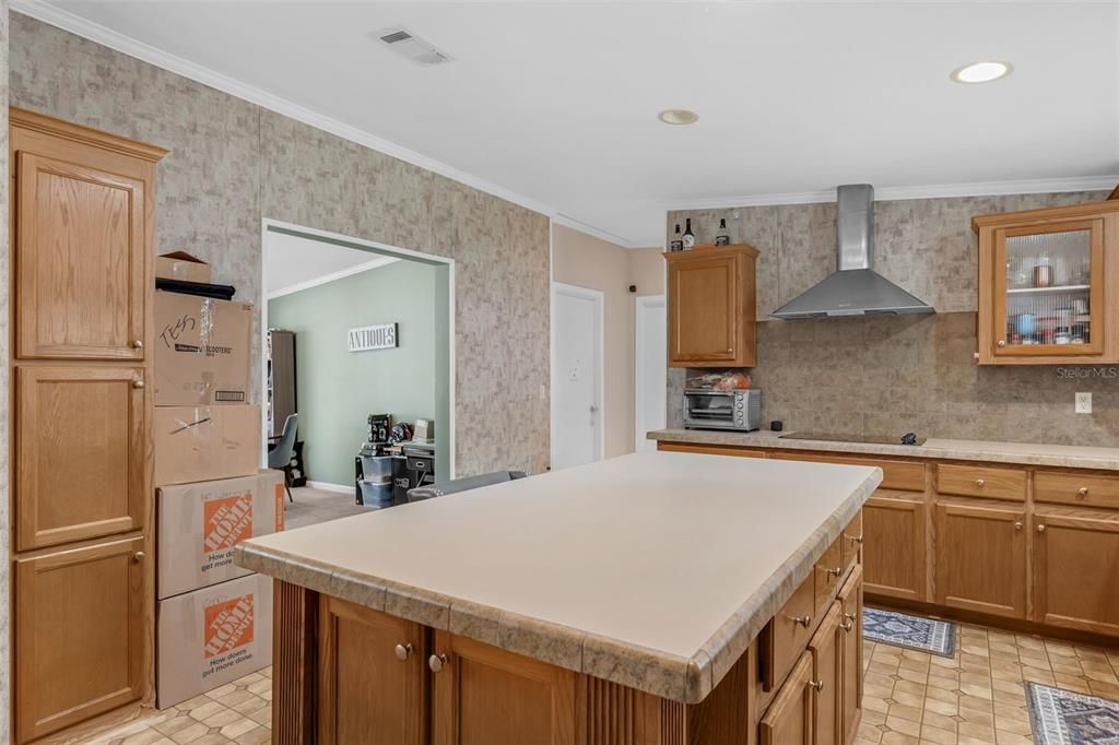 На продажу: $199,500 (3 спален, 2 ванн, 1984 Квадратных фут)