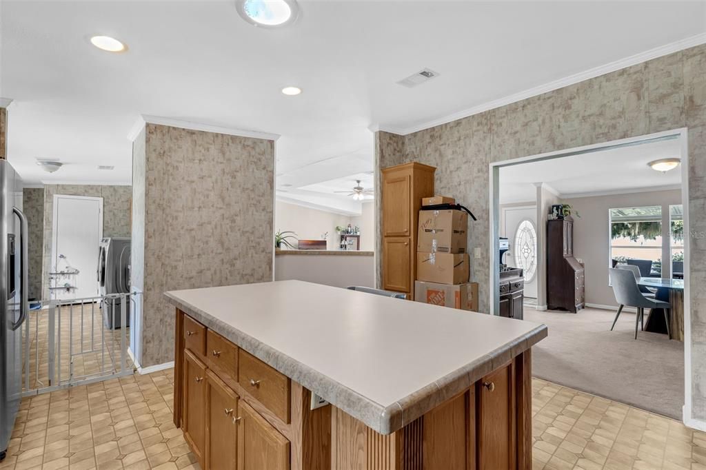 На продажу: $199,500 (3 спален, 2 ванн, 1984 Квадратных фут)