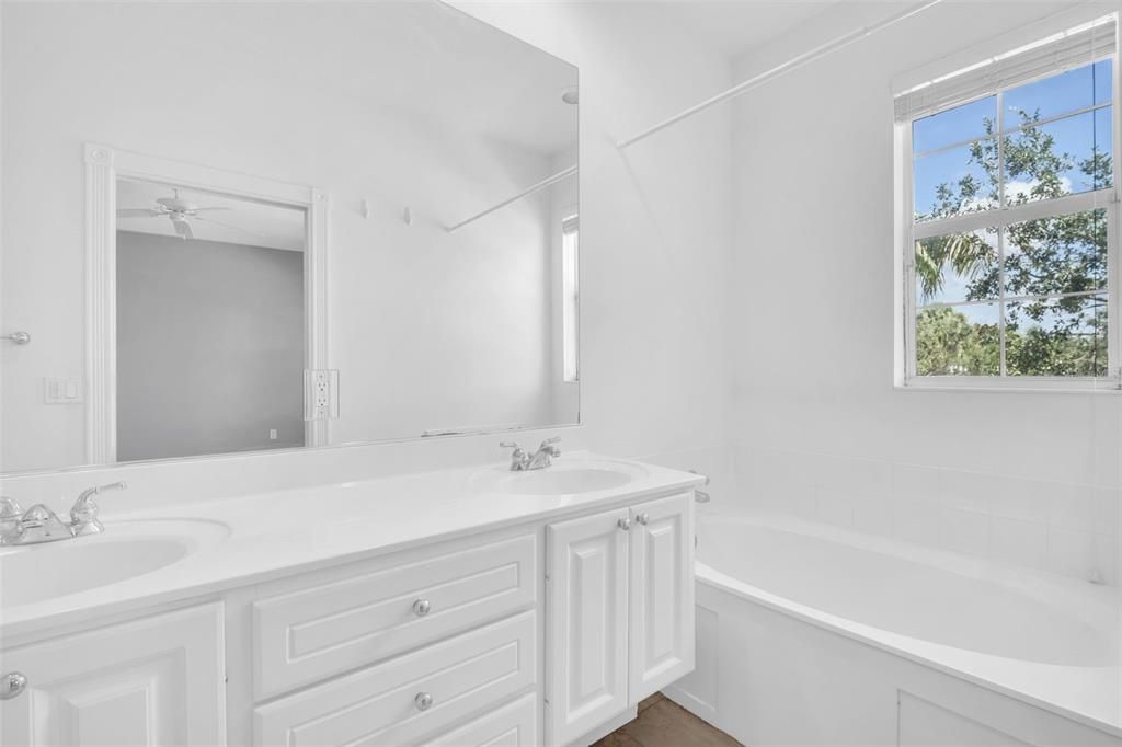 待售: $365,000 (3 贝兹, 2 浴室, 1673 平方英尺)