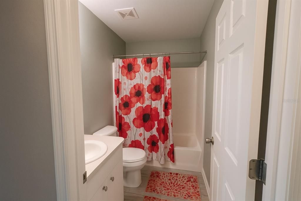 待售: $305,000 (3 贝兹, 2 浴室, 2039 平方英尺)