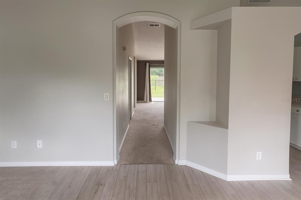 待售: $305,000 (3 贝兹, 2 浴室, 2039 平方英尺)