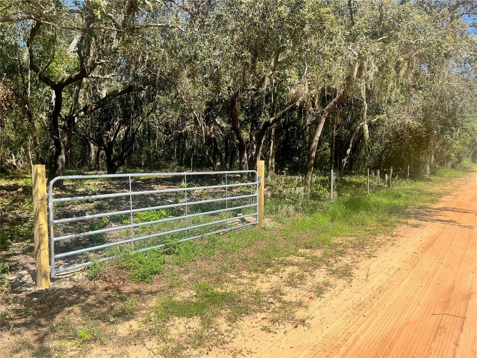 待售: $315,000 (12.55 acres)