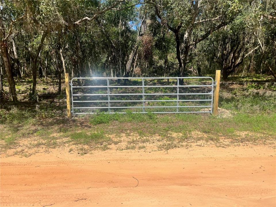 待售: $315,000 (12.55 acres)