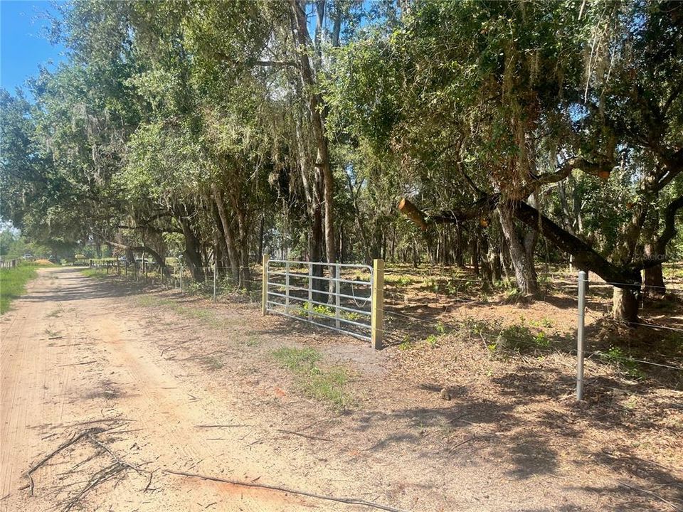 待售: $315,000 (12.55 acres)