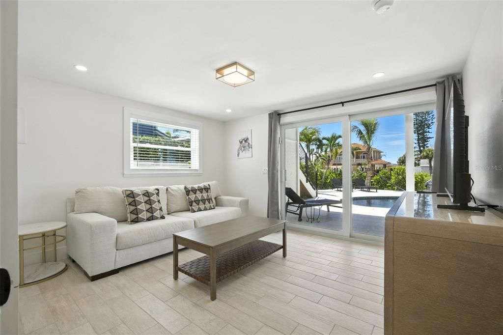 На продажу: $3,230,000 (6 спален, 4 ванн, 3748 Квадратных фут)