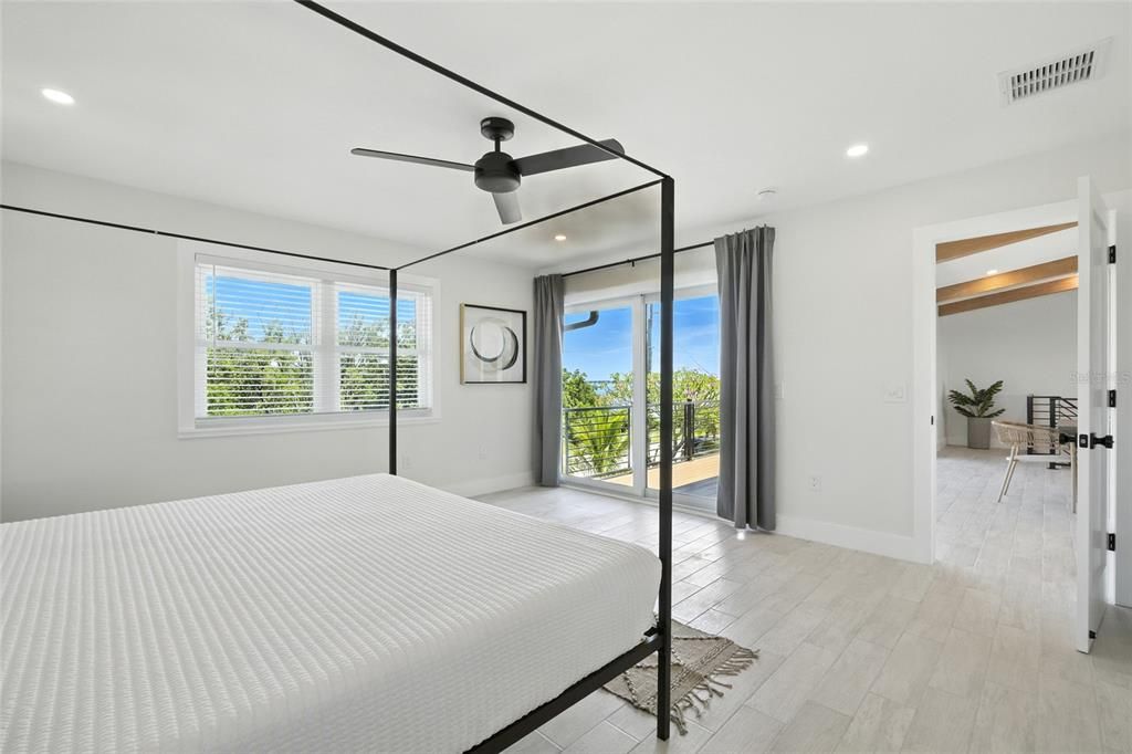 На продажу: $3,230,000 (6 спален, 4 ванн, 3748 Квадратных фут)