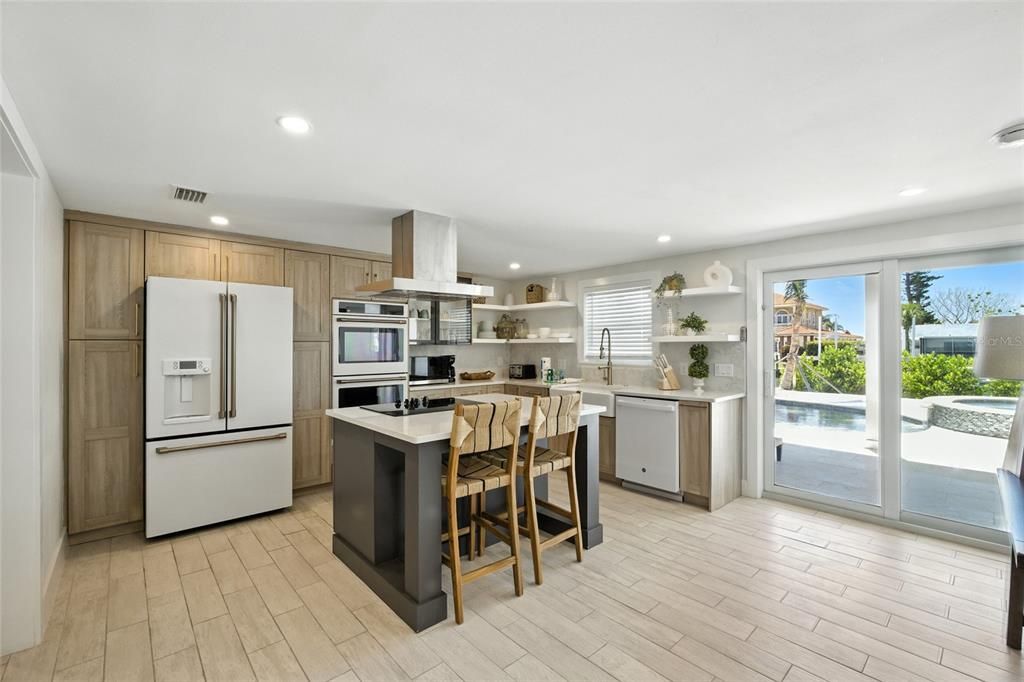 На продажу: $3,230,000 (6 спален, 4 ванн, 3748 Квадратных фут)