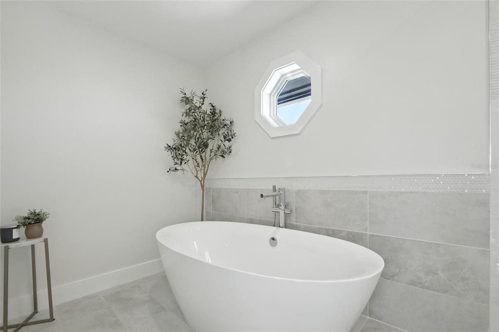 На продажу: $3,230,000 (6 спален, 4 ванн, 3748 Квадратных фут)