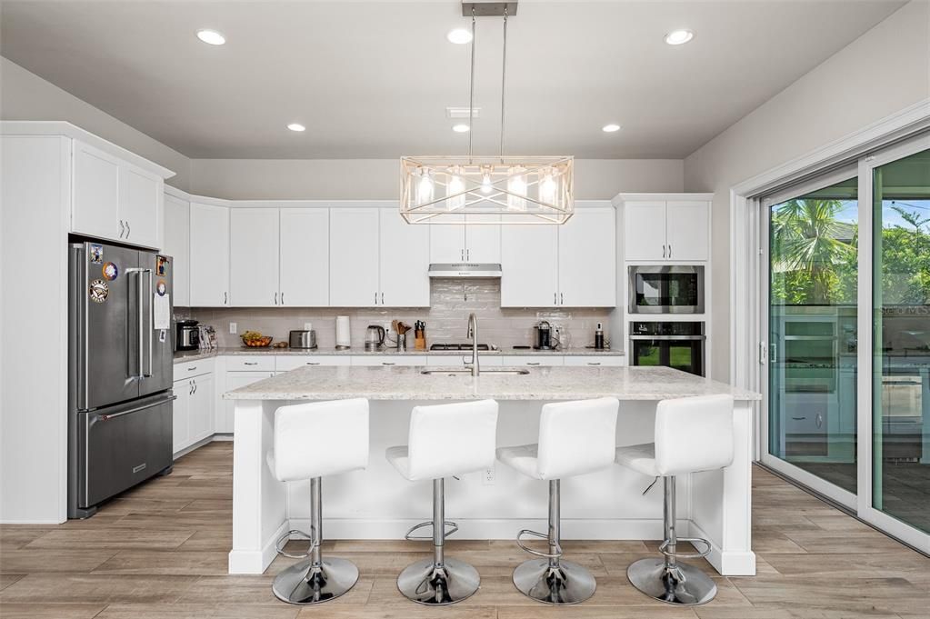 For Sale: $1,050,000 (6 beds, 3 baths, 3916 Square Feet)