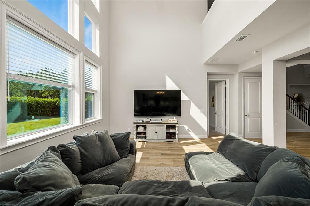 For Sale: $1,050,000 (6 beds, 3 baths, 3916 Square Feet)