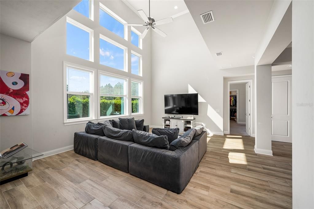 For Sale: $1,050,000 (6 beds, 3 baths, 3916 Square Feet)