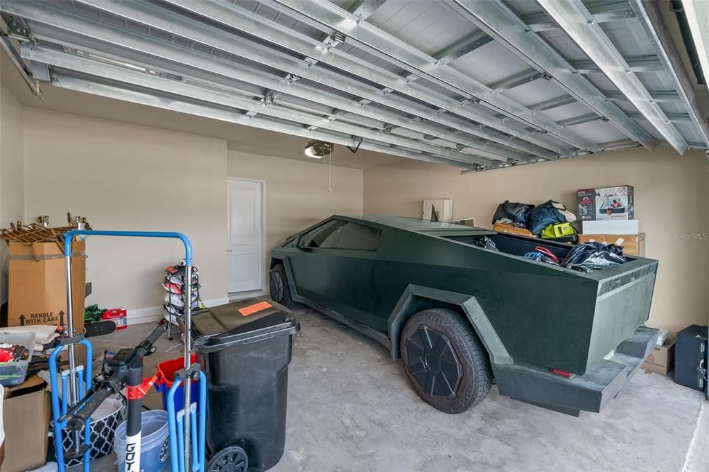 For Sale: $1,050,000 (6 beds, 3 baths, 3916 Square Feet)