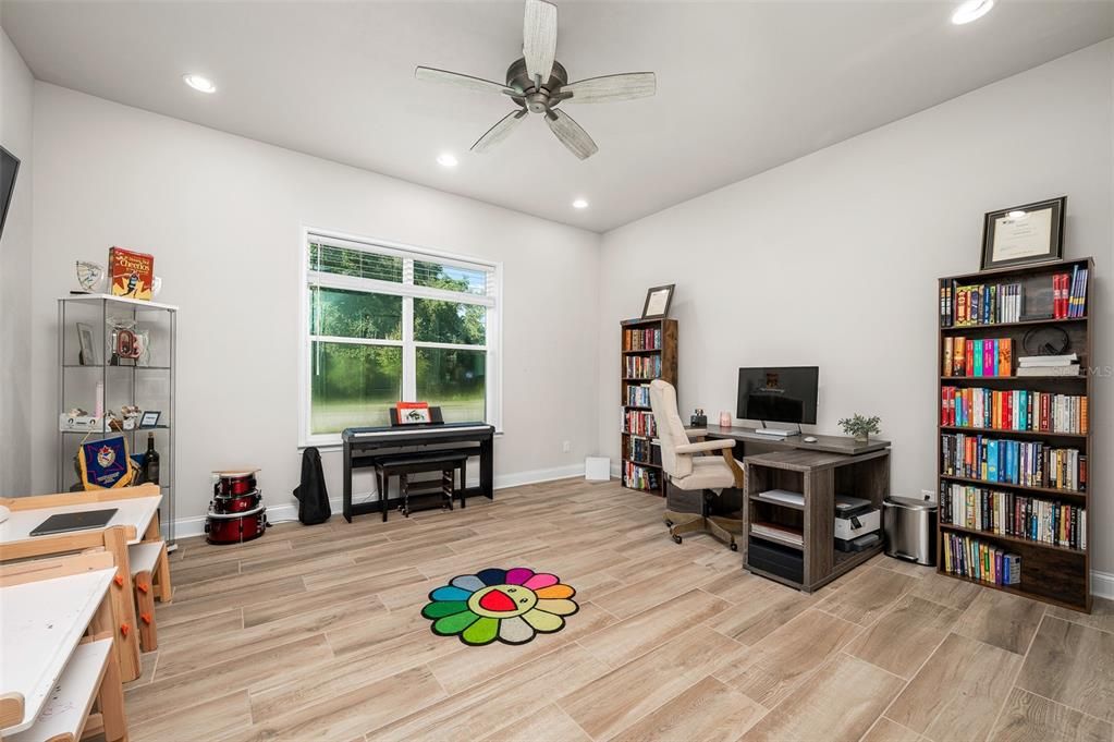 For Sale: $1,050,000 (6 beds, 3 baths, 3916 Square Feet)