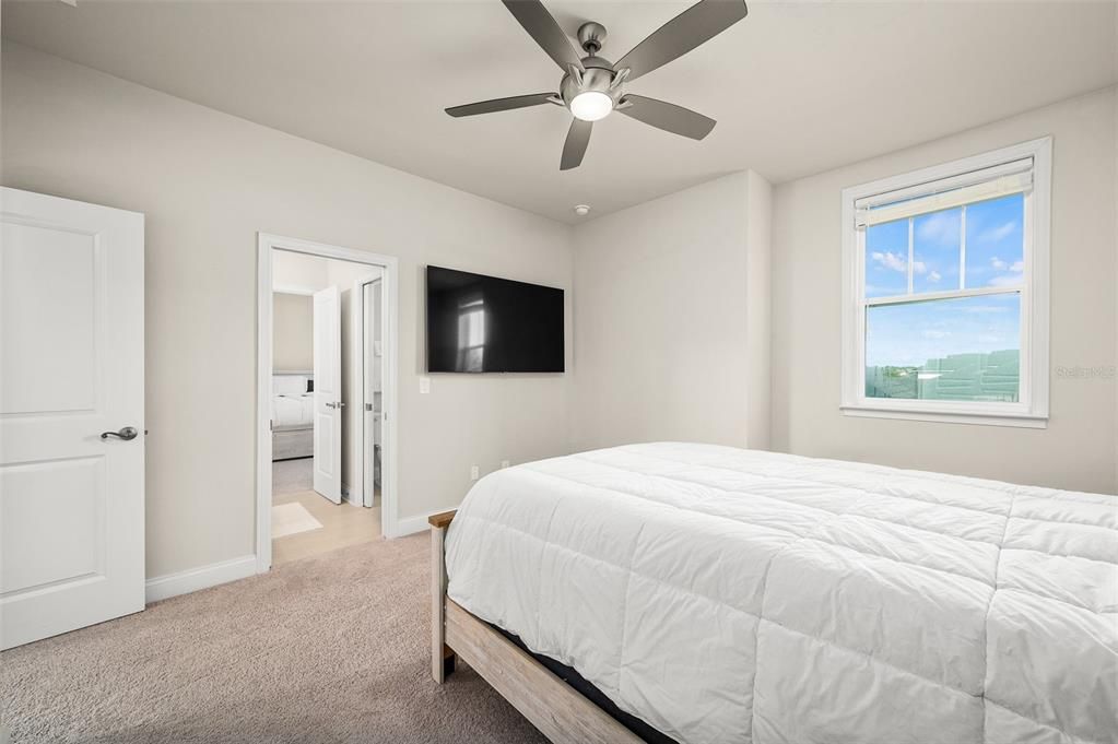 For Sale: $1,050,000 (6 beds, 3 baths, 3916 Square Feet)