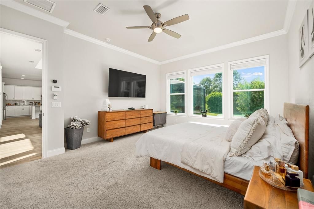 For Sale: $1,050,000 (6 beds, 3 baths, 3916 Square Feet)