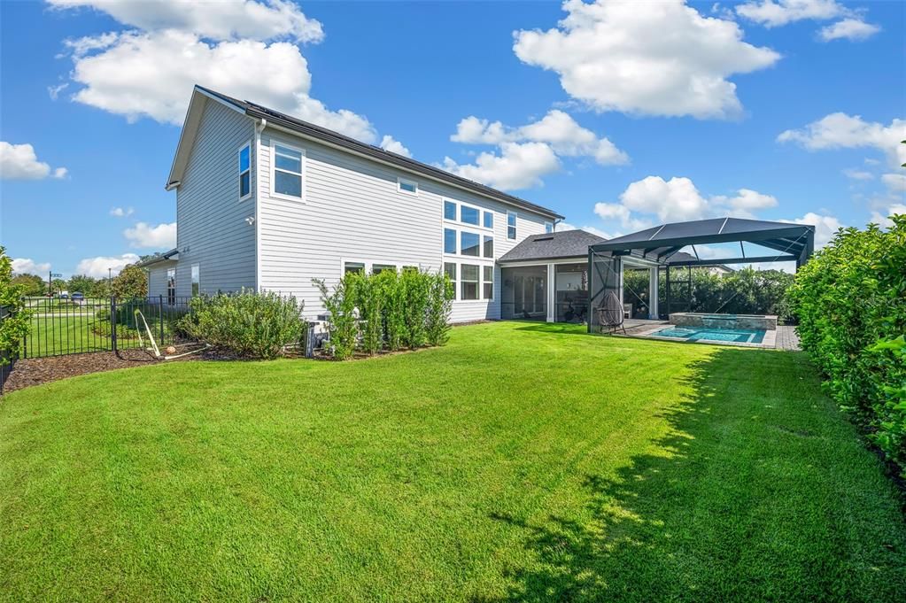 For Sale: $1,050,000 (6 beds, 3 baths, 3916 Square Feet)