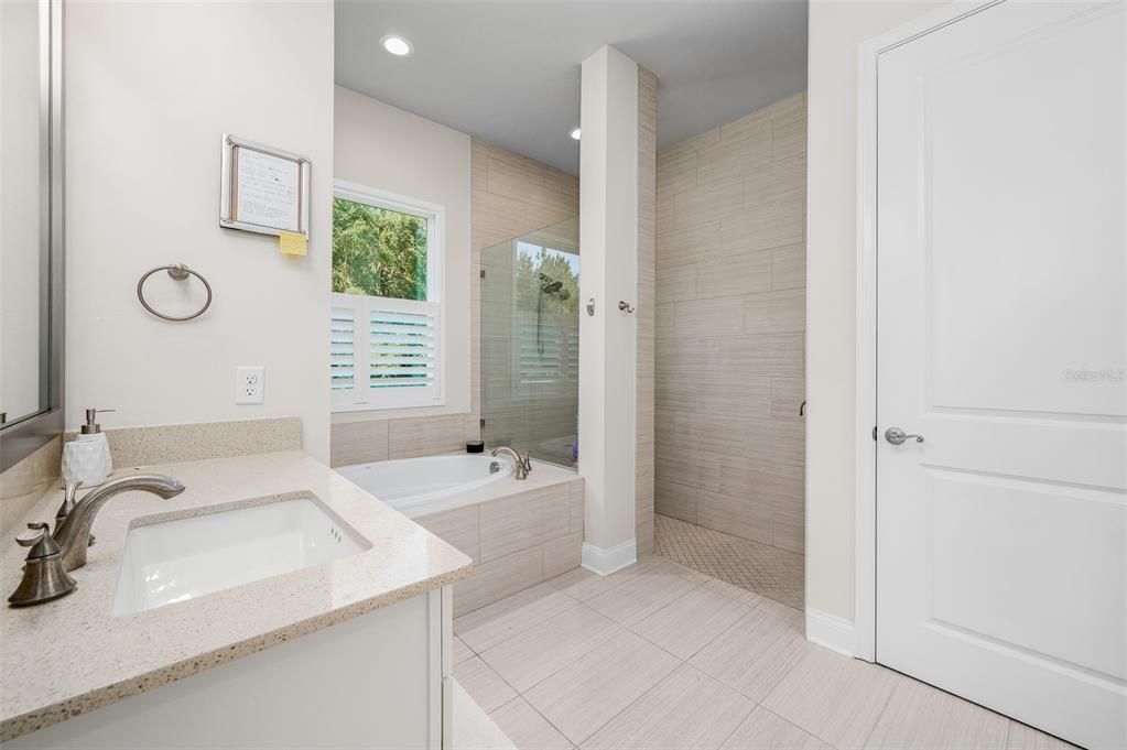 For Sale: $1,050,000 (6 beds, 3 baths, 3916 Square Feet)