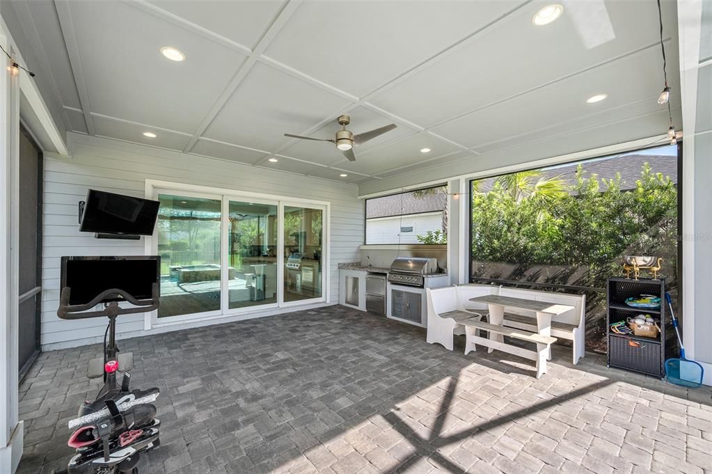 For Sale: $1,050,000 (6 beds, 3 baths, 3916 Square Feet)