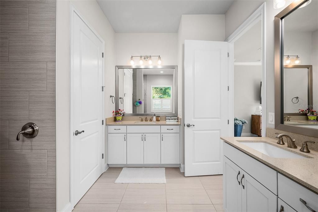 For Sale: $1,050,000 (6 beds, 3 baths, 3916 Square Feet)