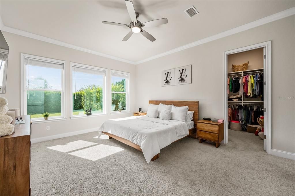 For Sale: $1,050,000 (6 beds, 3 baths, 3916 Square Feet)