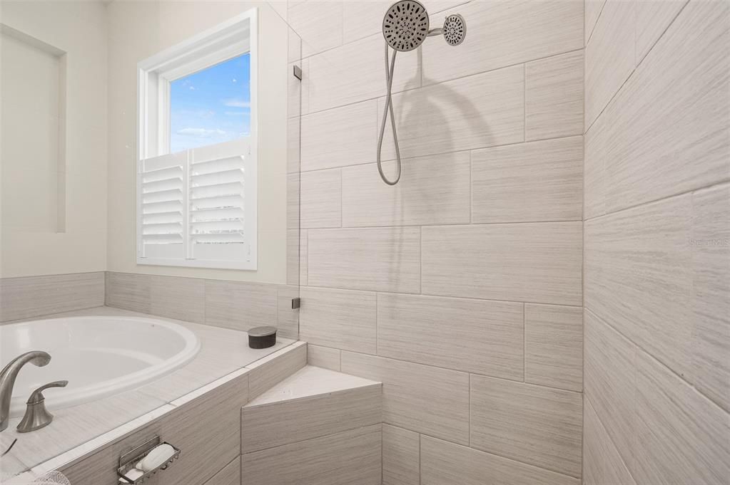 For Sale: $1,050,000 (6 beds, 3 baths, 3916 Square Feet)