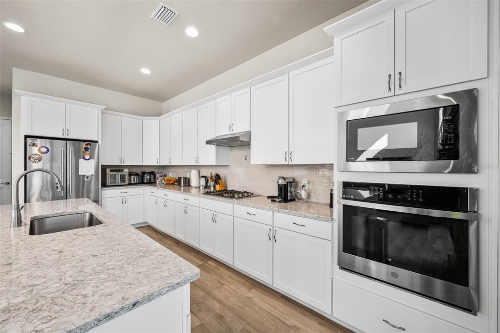 For Sale: $1,050,000 (6 beds, 3 baths, 3916 Square Feet)