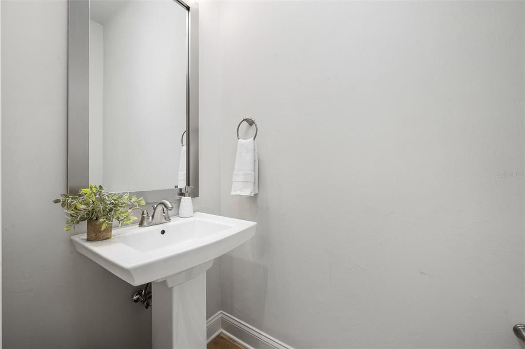 For Sale: $1,050,000 (6 beds, 3 baths, 3916 Square Feet)