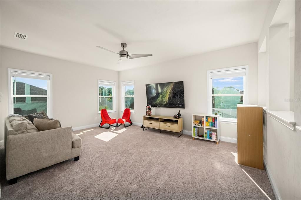 For Sale: $1,050,000 (6 beds, 3 baths, 3916 Square Feet)