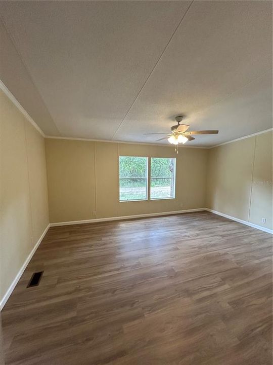 En Venta: $215,000 (3 camas, 2 baños, 1782 Pies cuadrados)