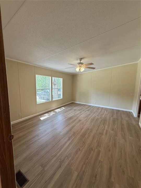 En Venta: $215,000 (3 camas, 2 baños, 1782 Pies cuadrados)