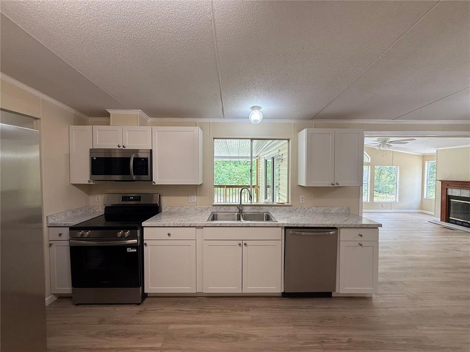 En Venta: $215,000 (3 camas, 2 baños, 1782 Pies cuadrados)