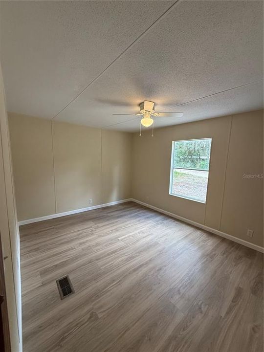 En Venta: $215,000 (3 camas, 2 baños, 1782 Pies cuadrados)