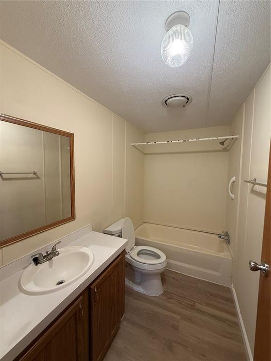 En Venta: $215,000 (3 camas, 2 baños, 1782 Pies cuadrados)