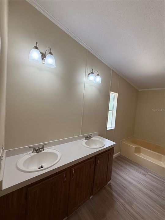 En Venta: $215,000 (3 camas, 2 baños, 1782 Pies cuadrados)