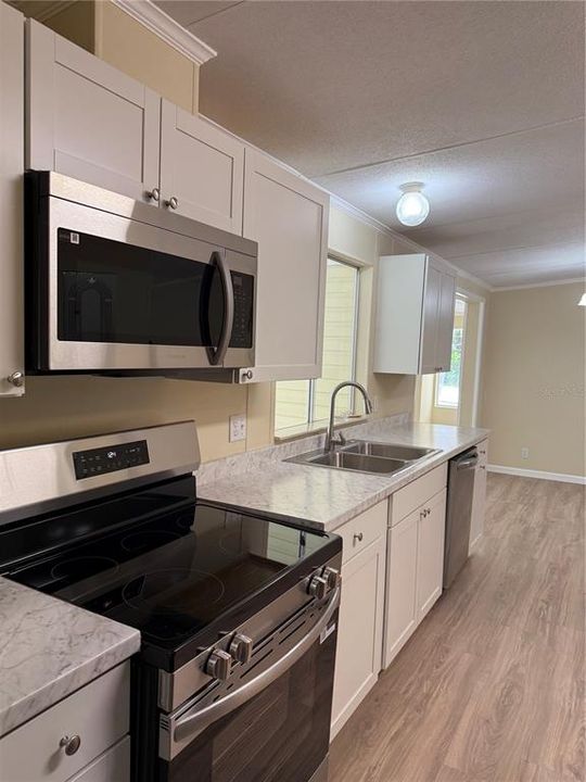 En Venta: $215,000 (3 camas, 2 baños, 1782 Pies cuadrados)