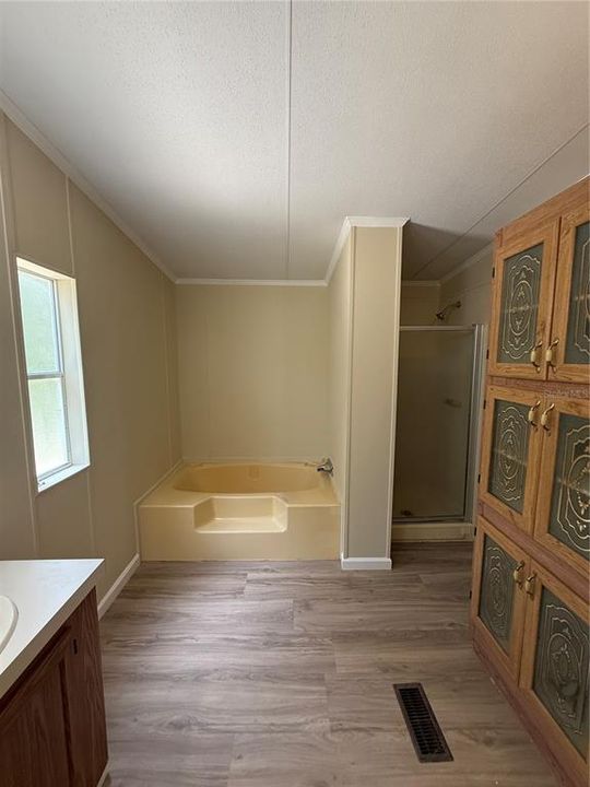 En Venta: $215,000 (3 camas, 2 baños, 1782 Pies cuadrados)