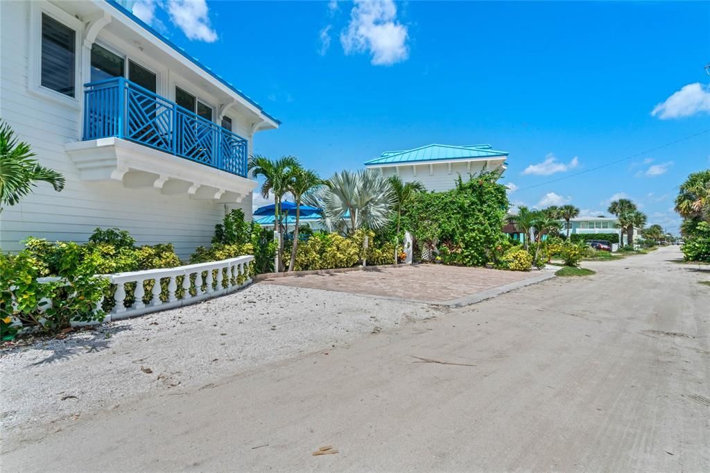 合同活跃: $7,490,000 (12 贝兹, 12 浴室, 6612 平方英尺)