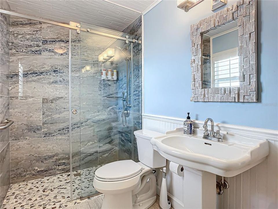 合同活跃: $7,490,000 (12 贝兹, 12 浴室, 6612 平方英尺)