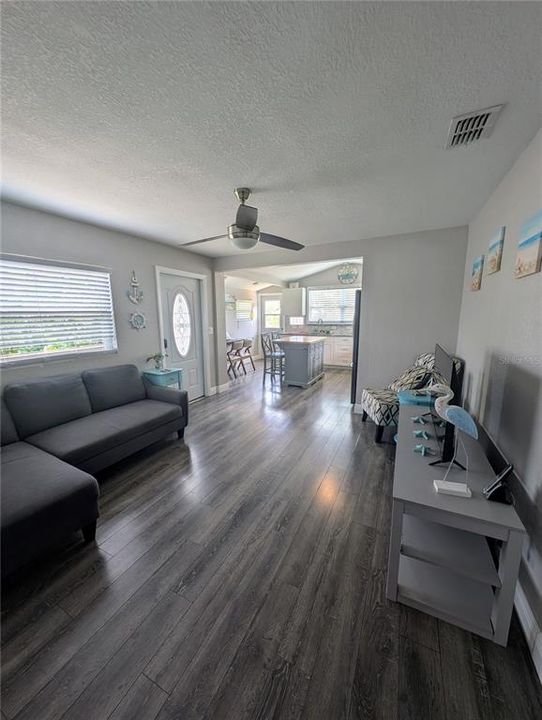 For Sale: $365,000 (2 beds, 2 baths, 768 Square Feet)