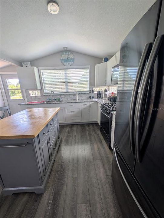 For Sale: $365,000 (2 beds, 2 baths, 768 Square Feet)