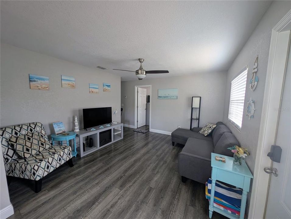 For Sale: $365,000 (2 beds, 2 baths, 768 Square Feet)